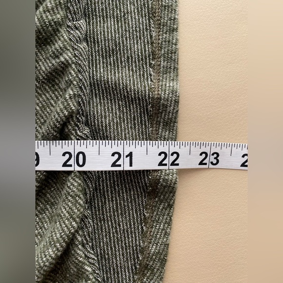 White Willow faux cross closing sweater top - Picture 9 of 11